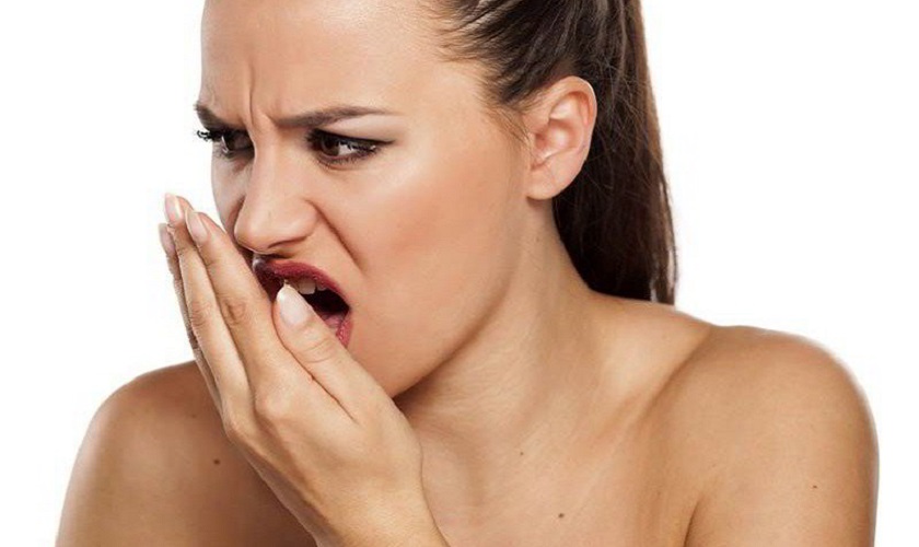 Dấu hiệu răng sứ gây viêm lợi và hôi miệng