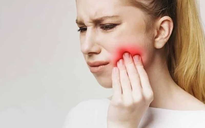 Viêm lợi răng sứ có mủ: Dấu hiệu nhận biết sớm và cách chữa hiệu quả 1 Nguyên nhân gây viêm lợi răng sứ có mủ