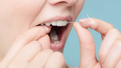 Tại sao răng sứ bị dắt thức ăn Cảnh báo những sai lầm thường gặp