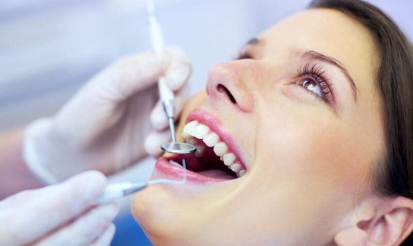 Giá chữa viêm lợi răng sứ: Khi nào cần điều trị gấp để tránh tốn kém hơn? 1 Vì sao cần quan tâm đến giá chữa viêm lợi răng sứ